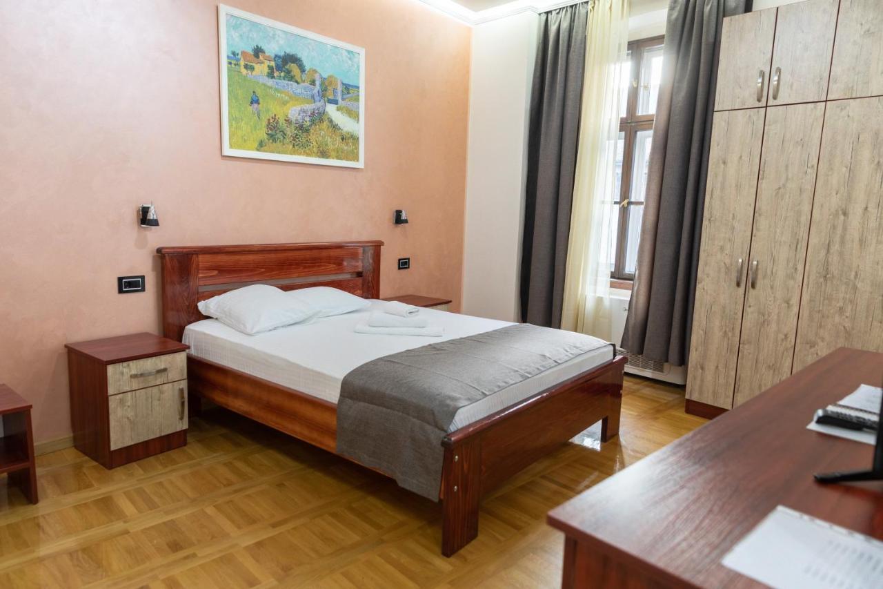 Hotel Kutko Pančevo Buitenkant foto