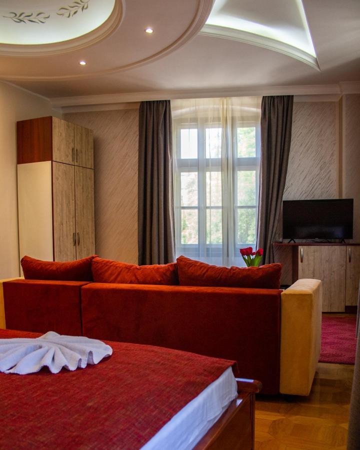 Hotel Kutko Pančevo Buitenkant foto