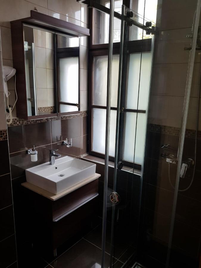 Hotel Kutko Pančevo Buitenkant foto