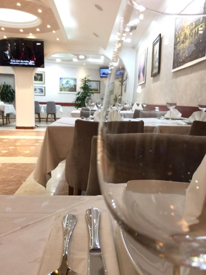 Hotel Kutko Pančevo Buitenkant foto