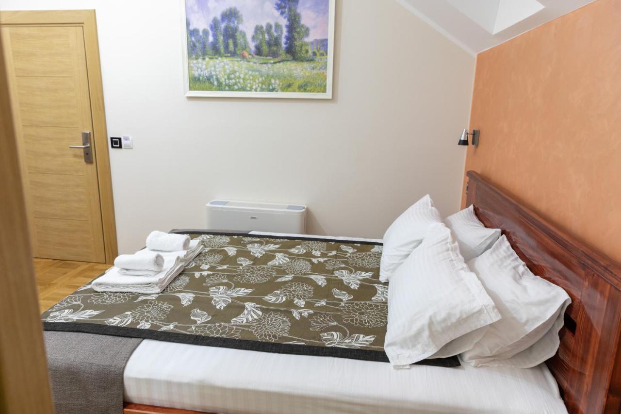 Hotel Kutko Pančevo Buitenkant foto