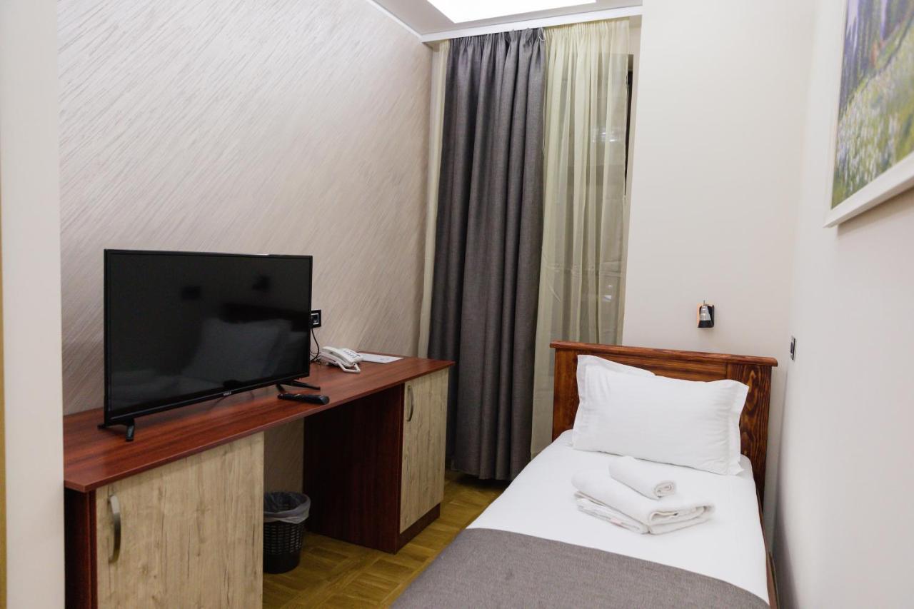 Hotel Kutko Pančevo Buitenkant foto