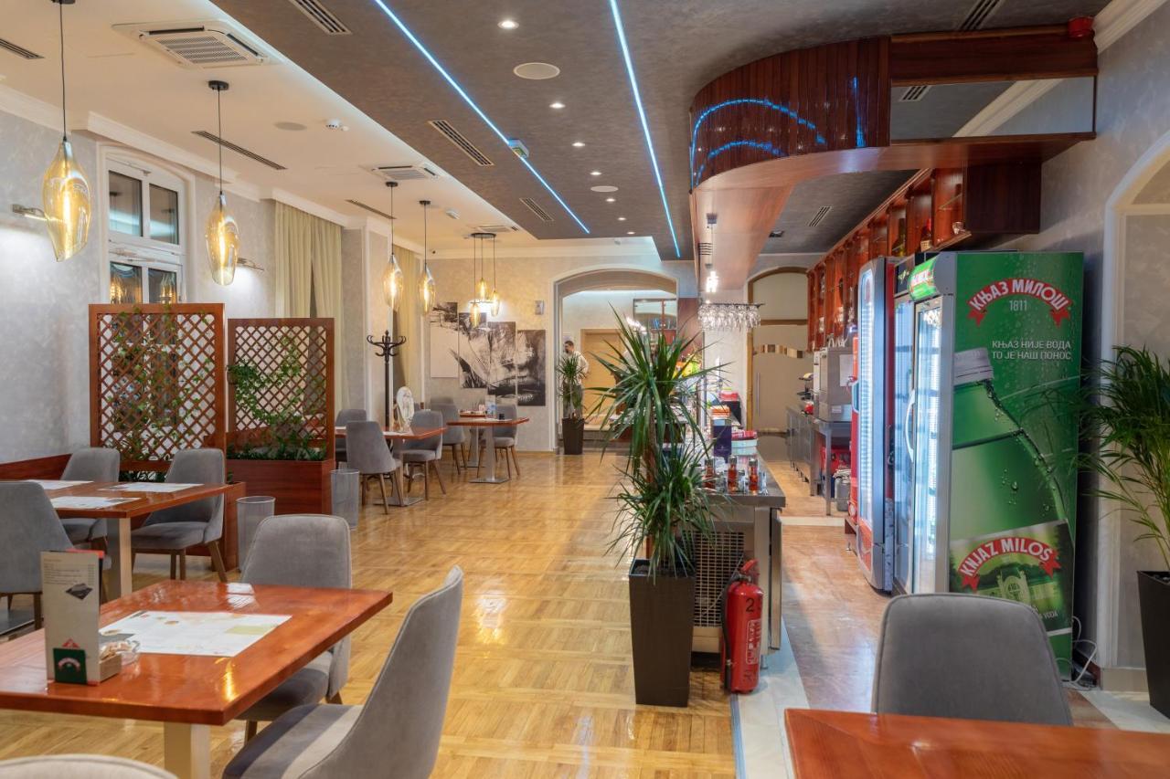 Hotel Kutko Pančevo Buitenkant foto