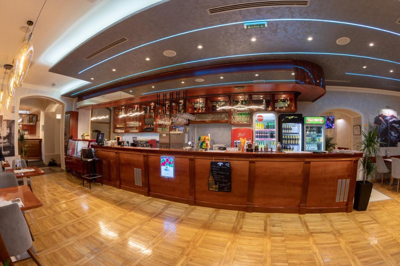 Hotel Kutko Pančevo Buitenkant foto