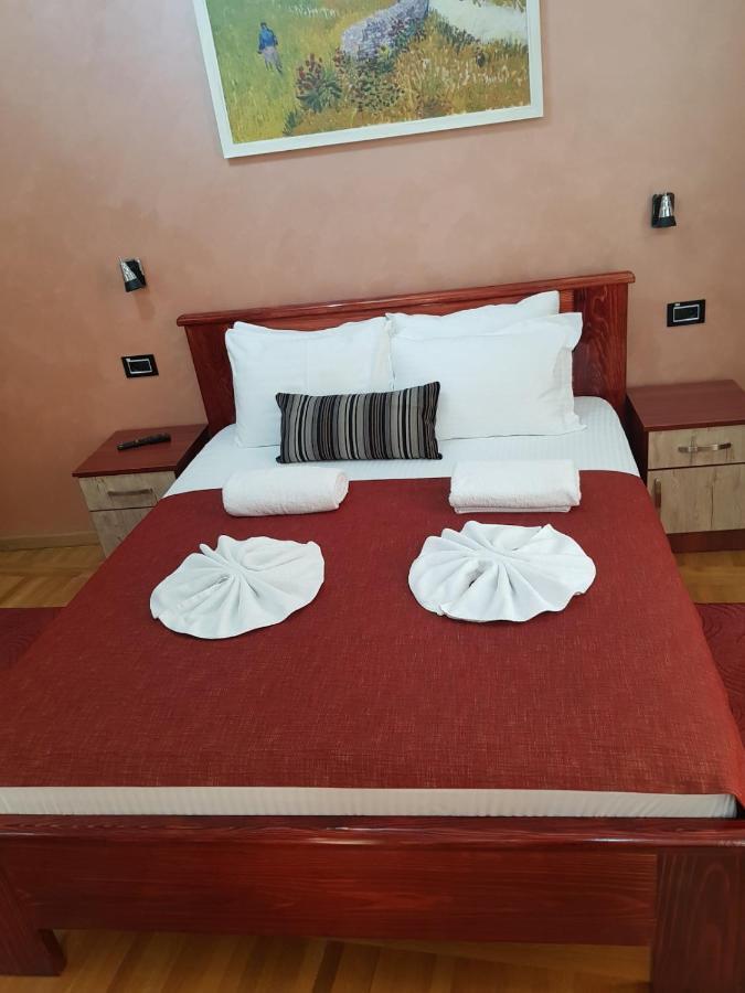 Hotel Kutko Pančevo Buitenkant foto