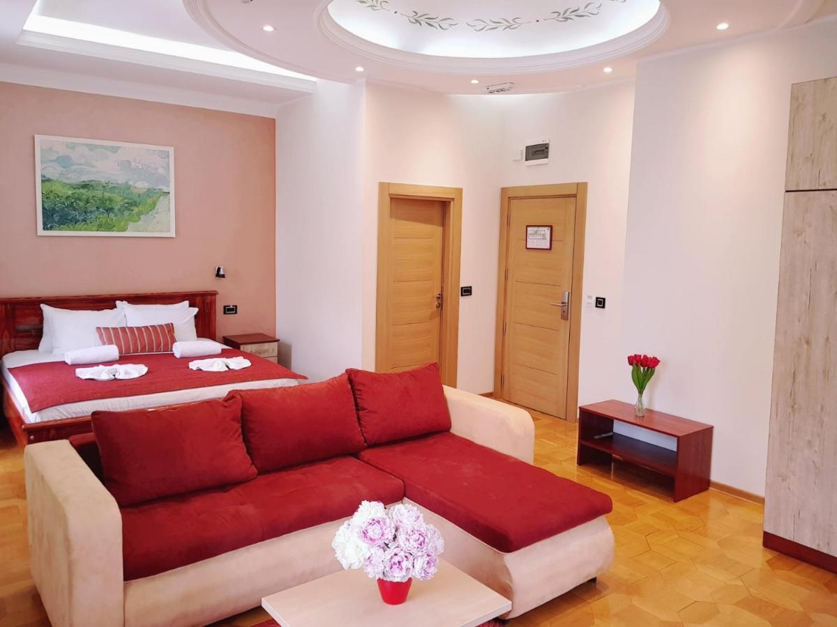 Hotel Kutko Pančevo Buitenkant foto