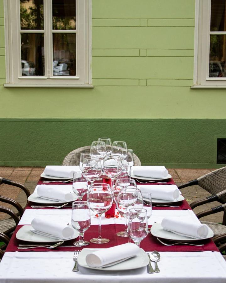 Hotel Kutko Pančevo Buitenkant foto